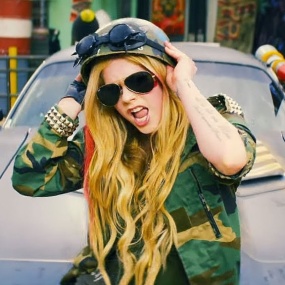 艾薇儿·拉维尼 Avril Lavigne – Rock N Roll (Uncensored Version) 1080P [ProRes MOV 6.2GB]