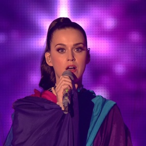 凯蒂·佩芮 Katy Perry – Unconditionally (2011 MTV Europe Music Awards) [HDTV TS 867.4MB]