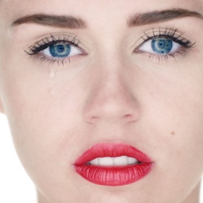 Miley Cyrus – Wrecking Ball (导演剪辑版+正式版) [WEB-DL M4V 933MB]