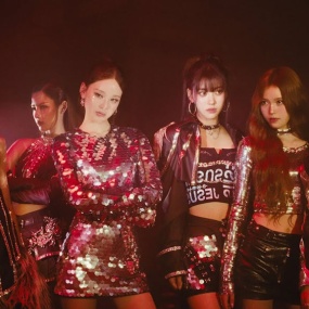 izna – Mamma Mia [2160 4K] [Bugs MP4 1.32GB]