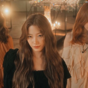 LE SSERAFIM – HOT (English ver.) (PERFORMANCE FILM) 1080P [Bugs MP4 849MB]