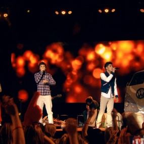 One Direction 单向乐队 – Up All Night The Live Tour 2012《BDMV 19.6G》