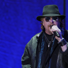 托托合唱团 烈日之旅 40周年世界巡回演唱会. Toto 40 Tours Around the Sun 2019《BDMV 41.4G》