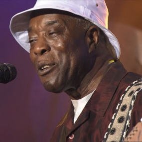 蒙特勒爵士音乐节蓝调音乐会 Carlos Santana Presents Blues at Montreux 2004 [BDMV 40.9GB]