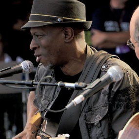 埃里克·克莱普顿2010吉他音乐节 Eric Clapton's Crossroads Guitar Festival 2010 [BDISO 3BD 64GB]