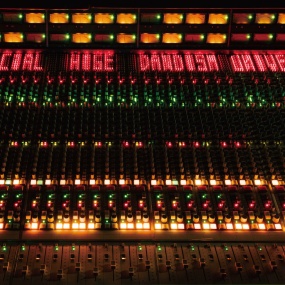 Official髭男dism – Universe 2021 CD+BD《BDMV 48.3G》