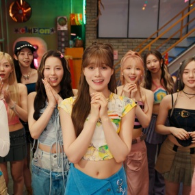 NiziU – HEARTRIS 4K 2160P 60FPS [Bugs MP4 3.52GB]