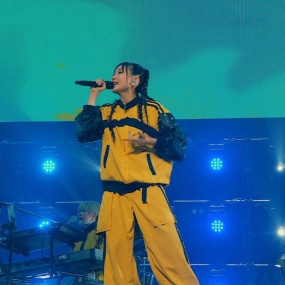 YOASOBI – ARENA TOUR 2023 "電光石火" -DAY2 [Remux M2TS 21.1GB]