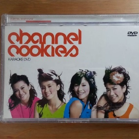 邓丽欣 吴雨霏 傅颖 杨爱瑾 – 新曲+精选 Cookies – Channel Cookies Karaoke 2003 [DVD ISO 4.24GB]