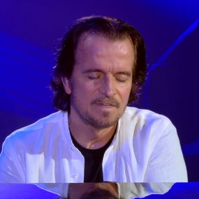 Yanni 雅尼 – 三段音乐会高清片段 [2019北京人民大会堂、2020沙特阿拉伯古城欧拉、2020线上直播] [WEB-DL MP4 2.52GB]