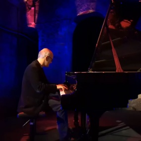 Ludovico Einaudi Live at the Old Vic Tunnels 2011 官方版音乐会 [WEB-DL MP4 520MB]