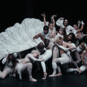 女神卡卡 Lady Gaga – Abracadabra 2160P 4K [WEB-DL MKV 755.7MB]