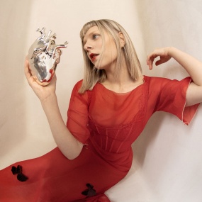 奥罗拉 Aurora – What Happened To The Heart? (Deluxe) 2025 [24Bit/44.1kHz] [Hi-Res Flac 905MB]