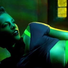 Alicia Keys ft. Nicki Minaj – Girl On Fire 1080P [ProRes MOV 6.4GB]